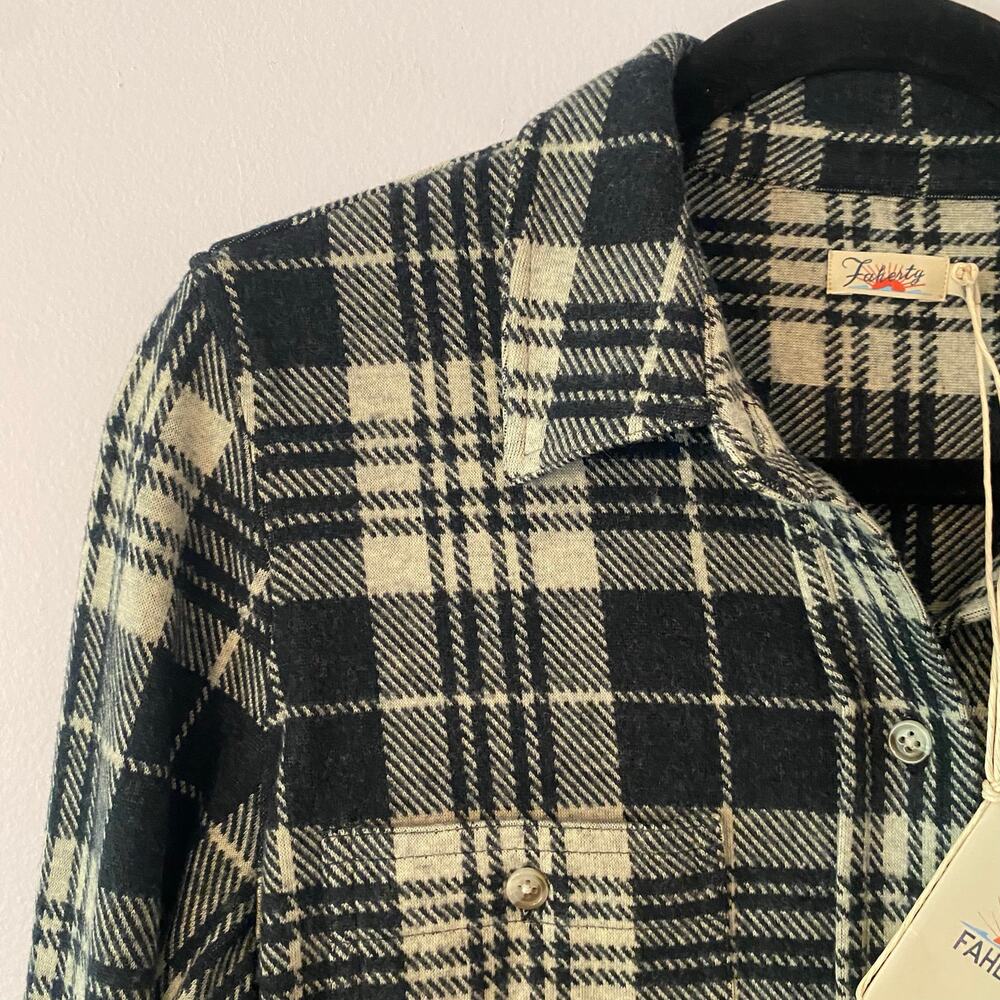 NWT Faherty Navy Cream Legend Sweater Shirt Button Down Women's size Medium - Picture 4 of 10